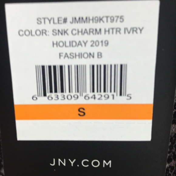 NWT. Long Sleeve Women’s Blouse. - Picture 4 of 4